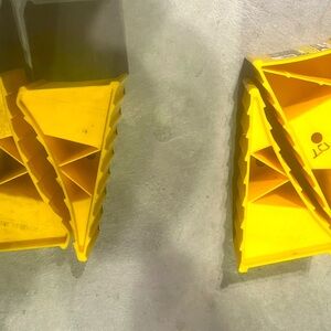 Chock set Yellow four Pack